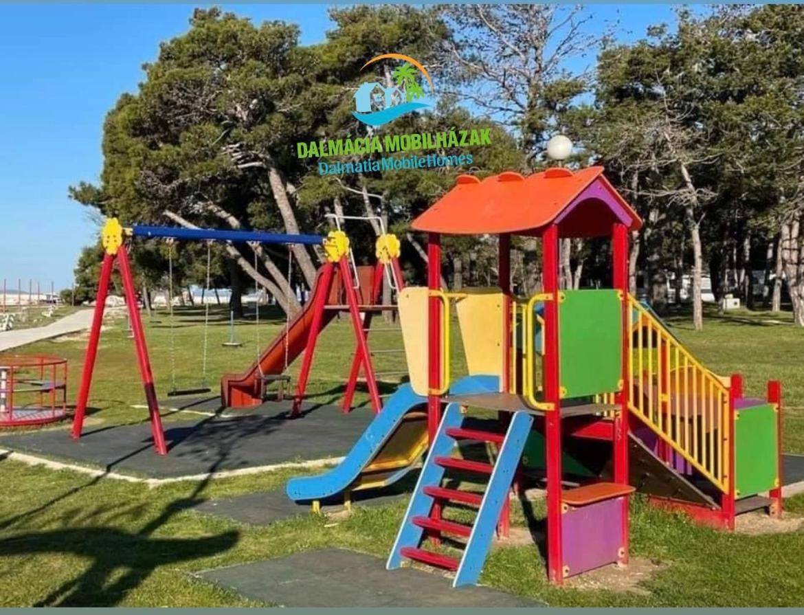 Dalmacia Mobile Homes And Caravans At The Beach Privlaka  Ngoại thất bức ảnh